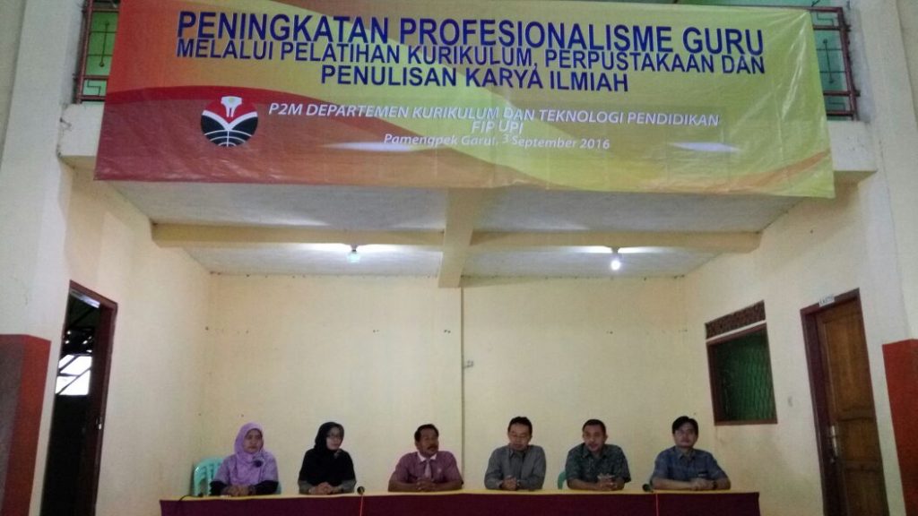 Dosen Depkurtekpend gelar Pengabdian pada Masyarakat di Kecamatan Cibalong Kabupaten Garut